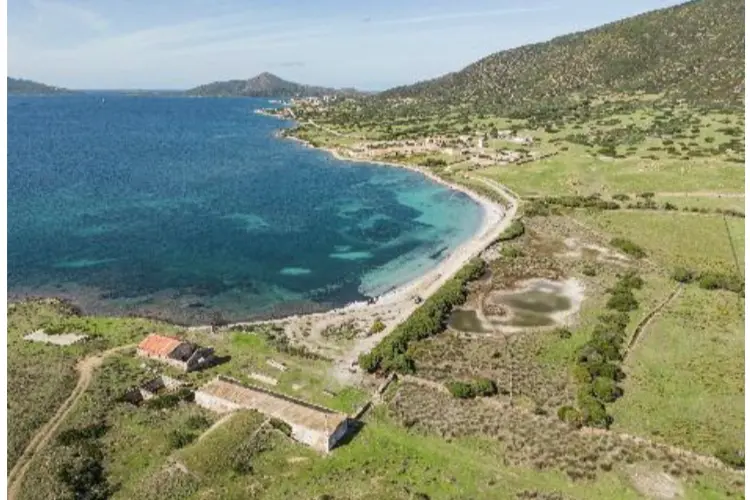 La costa dell'Asinara oggetto di recupero ambientale (foto concessa)