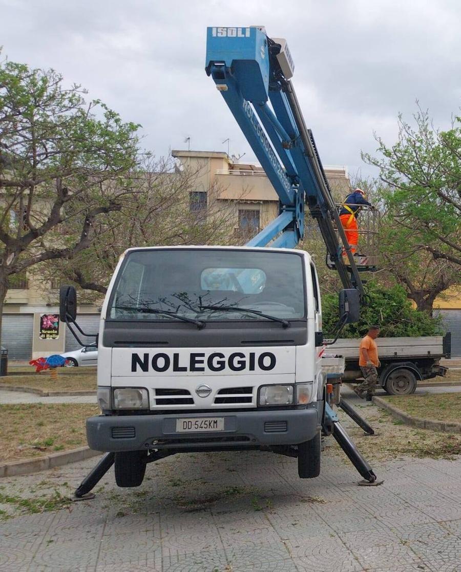 Manutenzione del verde, raddoppiate le squadre per gli sfalci