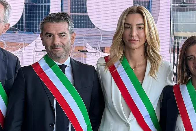 Massimo Zedda con la sindaca di Genova Silvia Salis