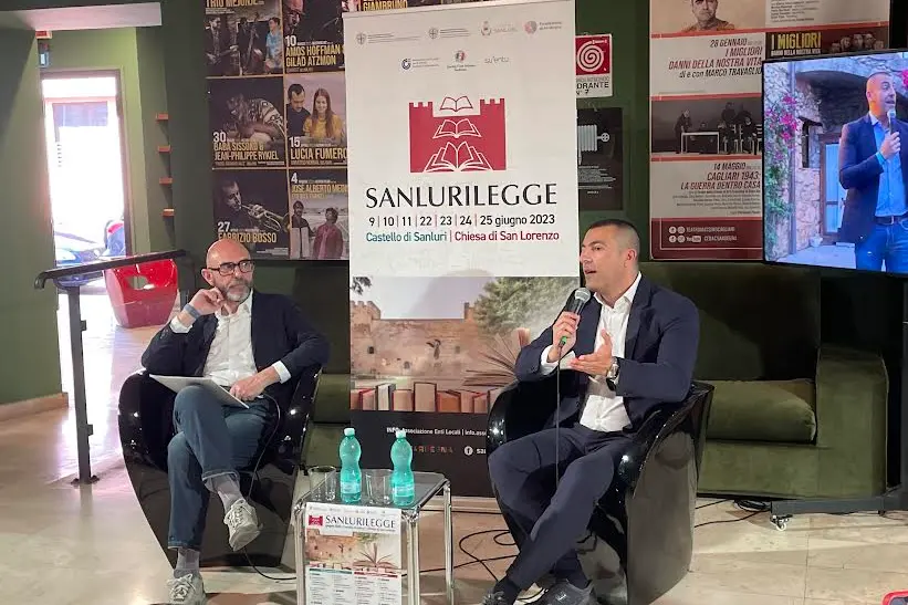 Alberto Urpi e Giovanni Follesa presentano "Sanluri legge 2023" (foto Manca)