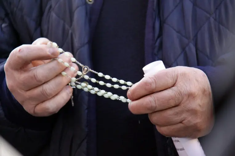 Ora arriva la truffa del finto prete (Ansa)