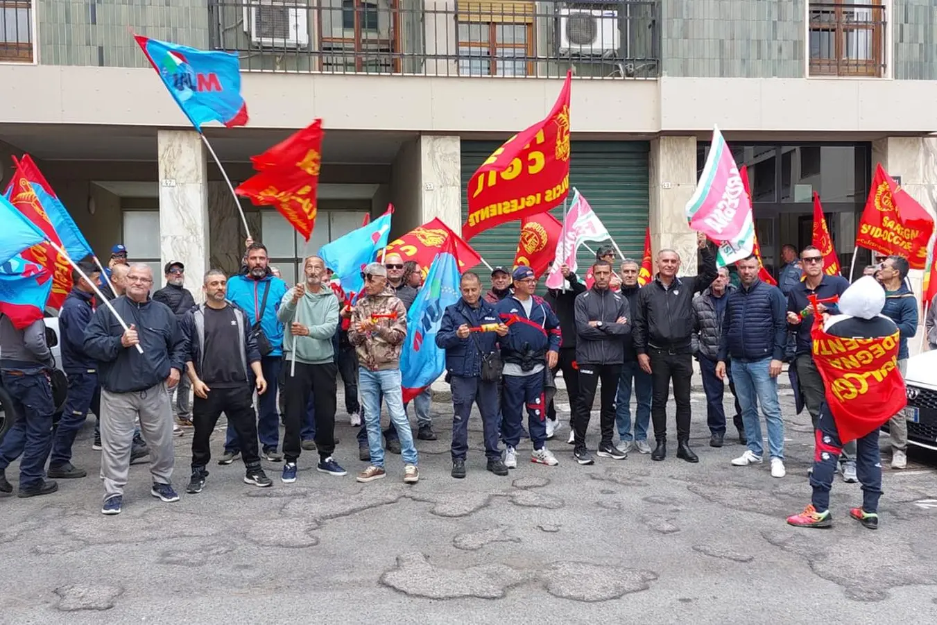 La protesta dei lavoratori (foto Pani)