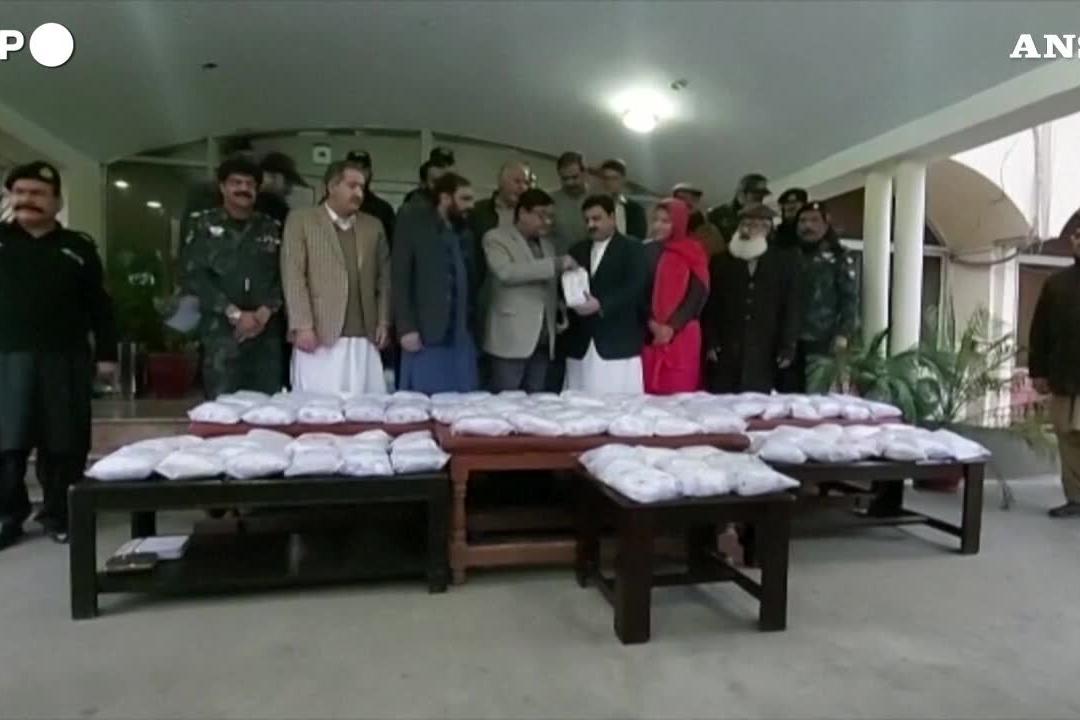 Pakistan, intercettati alla dogana 225 chili di eroina