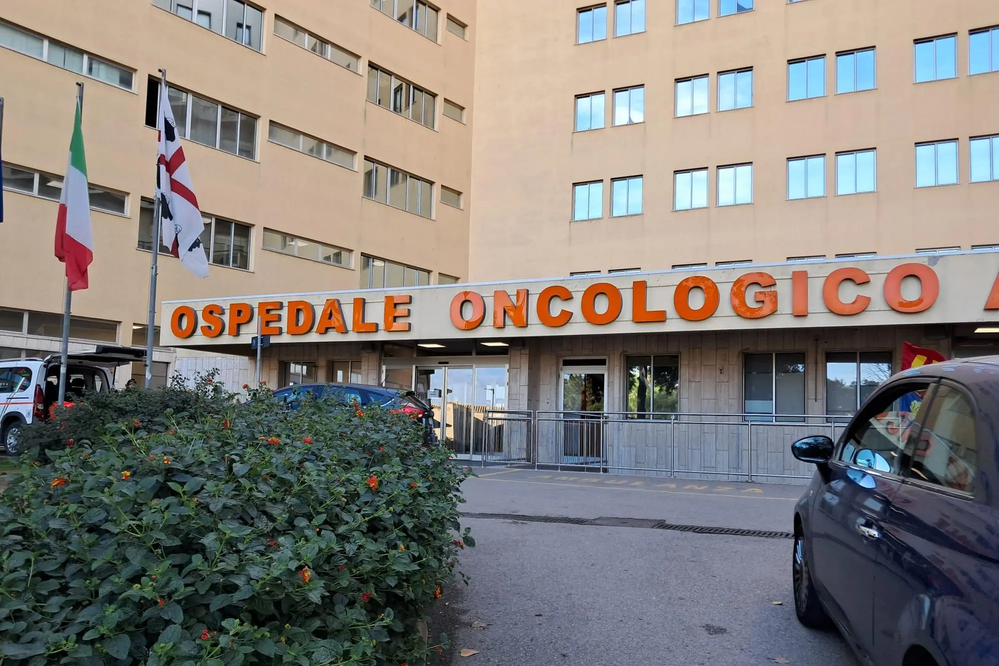 L’ingresso del Businco, l’ospedale oncologico di Cagliari