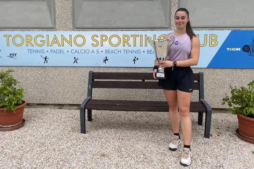 Premiazione per Anastasia Ogno (foto Torgiano Sporting Club)
