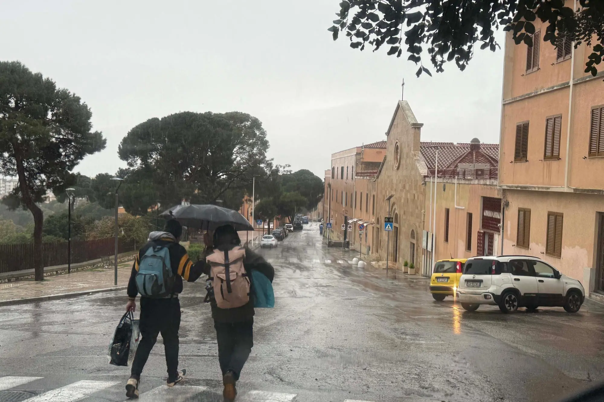 Кальяри под дождем (архив Солинаса)