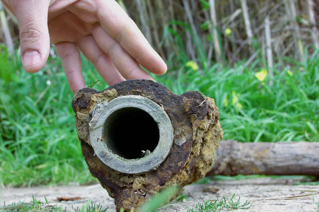 Un tubo in amianto. Le condotte realizzate con questo materiale hanno provocato negli anni diversi casi di asbestosi