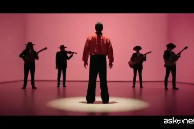 Zalone e "La prostata inflamada": il brano in spagnolo maccheronico