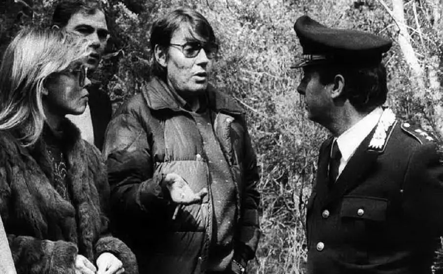L'artista e Dori Ghezzi dopo il rilascio (Archivio L'Unione Sarda)