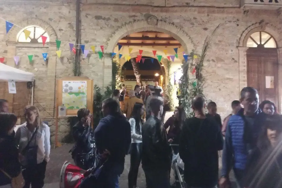 La festa della malvasia ieri a Casa Dessì (foto L'Unione Sarda - Andrea Serreli)