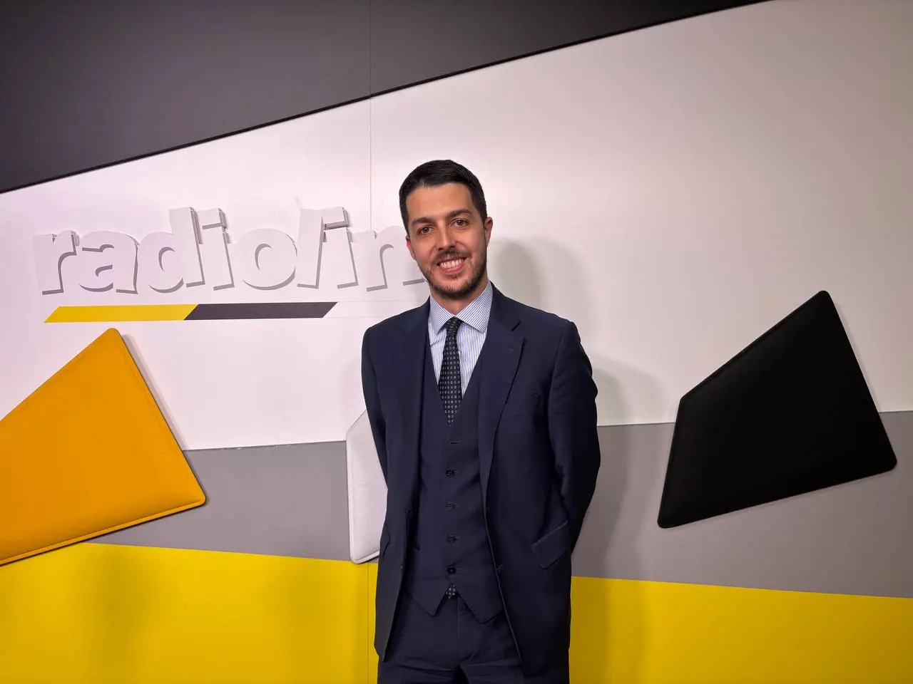 Giovanni Porrà negli studi di Radiolina