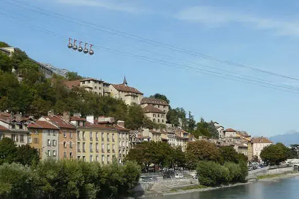 Panoramica di Grenoble (fonte Wikipedia)