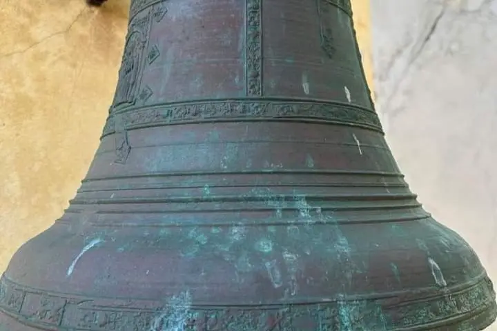 La campana del comune di Castelsardo (foto concessa)