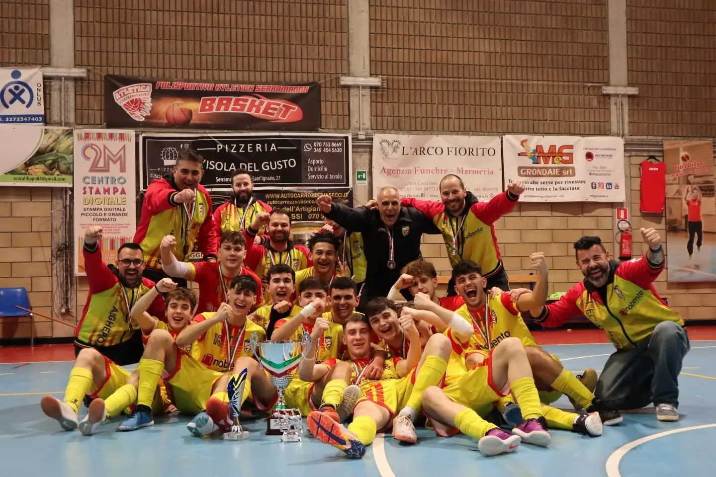 La Fc Alghero festeggia la conquista della Coppa Italia Under 19 (foto concessa)