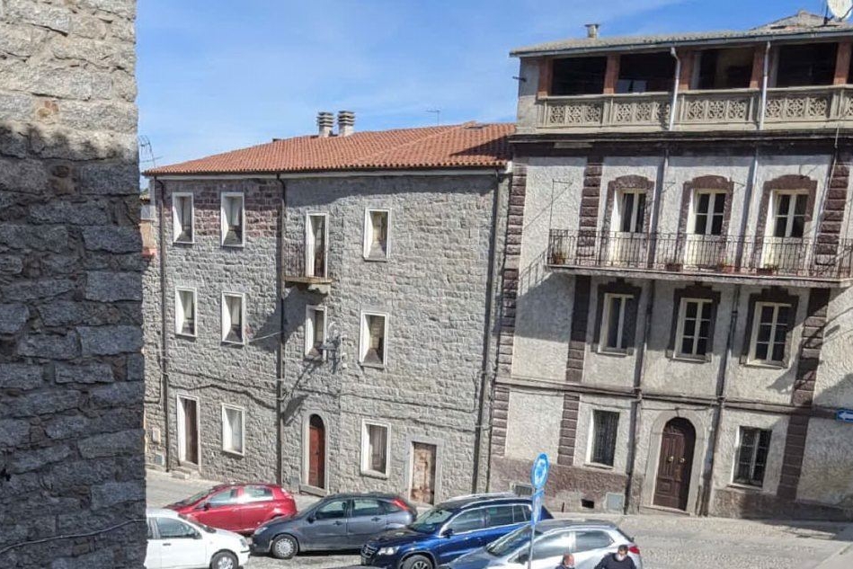 Una veduta del centro storico di Benetutti (L'Unione Sarda - Tellini)