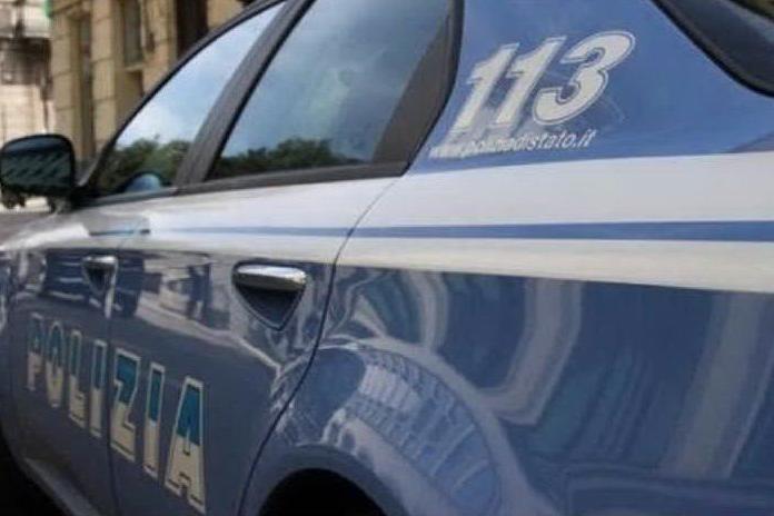 Cagliari, insulta gli agenti intervenuti per sedare la lite tra vicini: denunciata