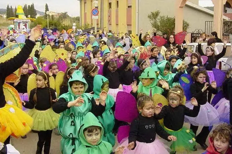 Bambini in maschera