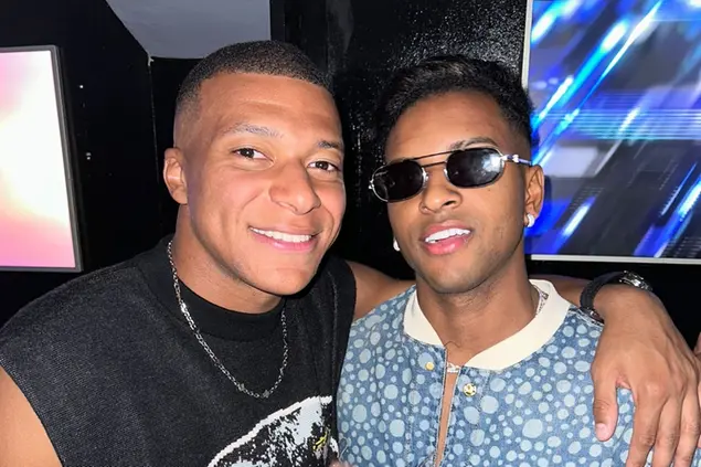 Mbappé e Rodrygo a Porto Cervo (Foto da Twitter)