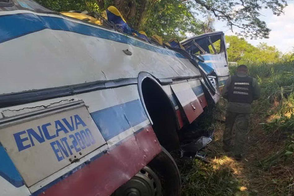 Autobus si ribalta in Venezuela, 16 morti