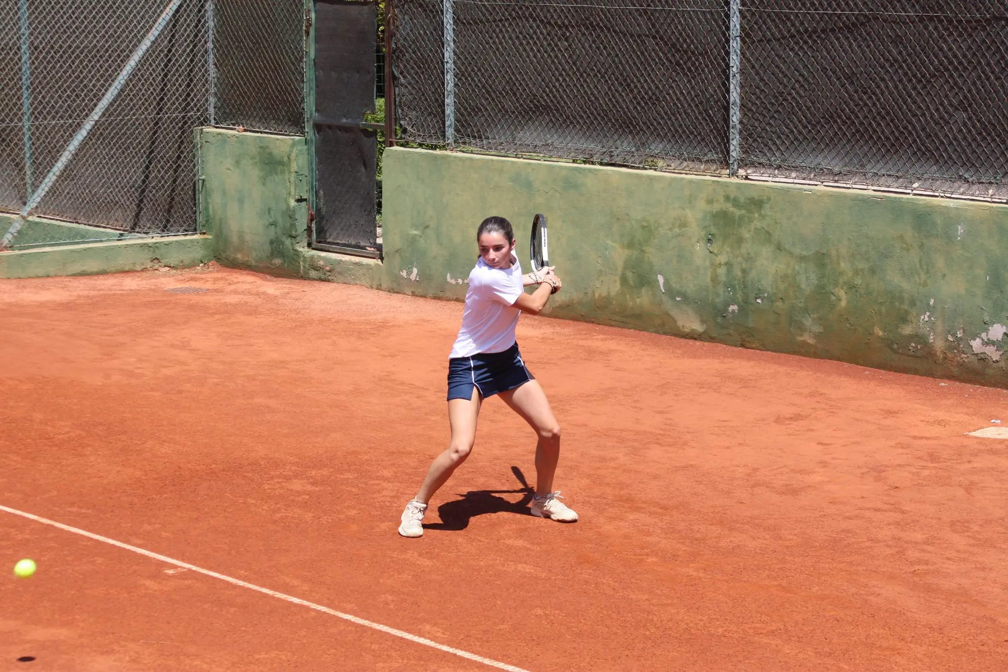 Un rovescio di Marcella Dessolis (foto Antonio Burruni)