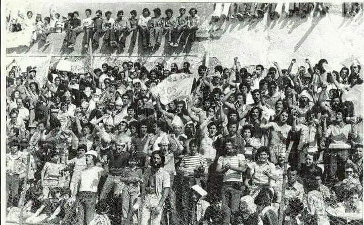 Primi anni '80, un derby al Madau di Sorso (foto concessa dall'associazione Vecchie Glorie Sorso)