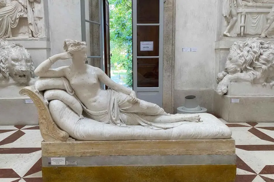 La statua danneggiata (foto museo Canova)