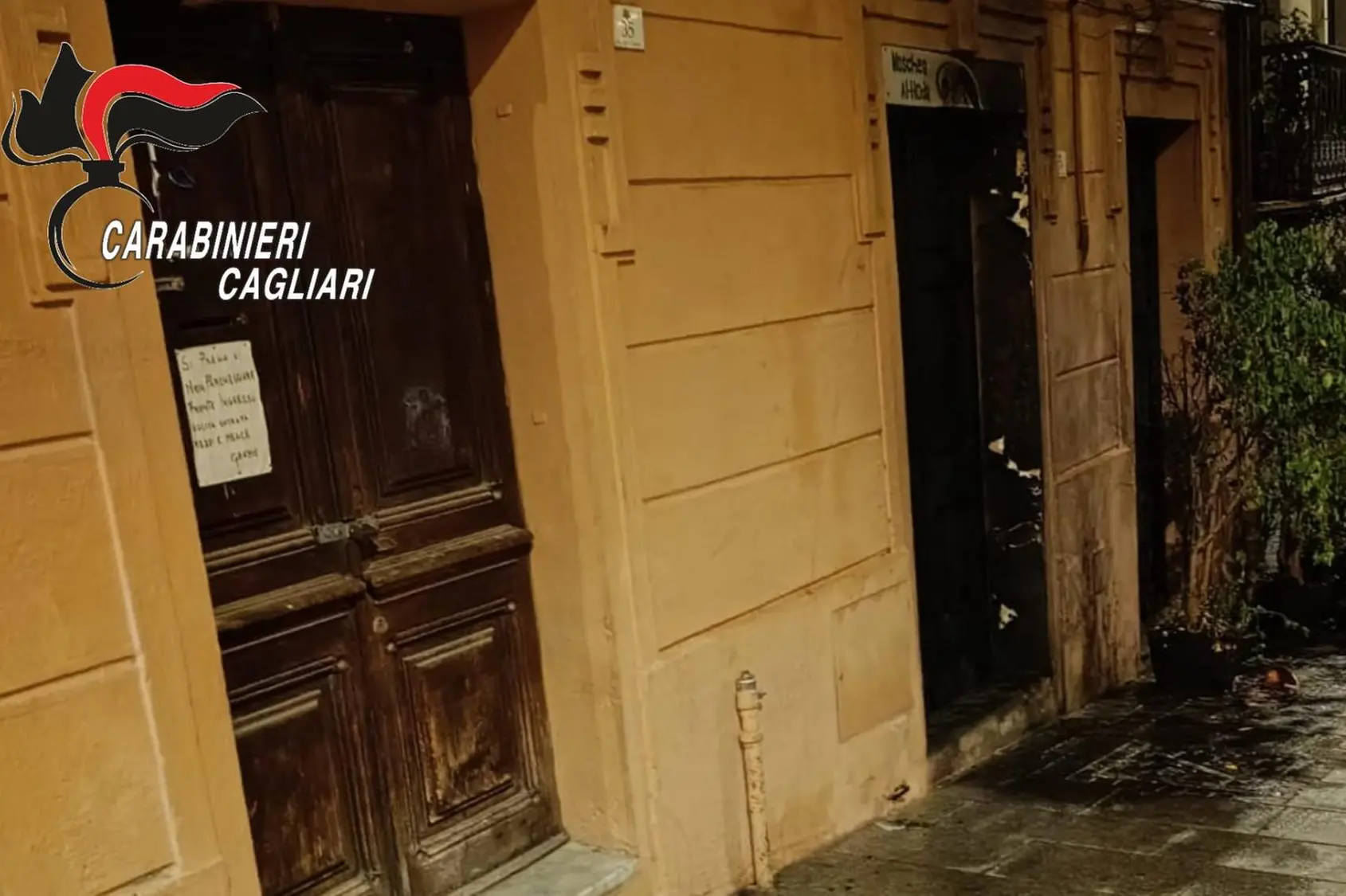Via del Collegio colpita dall'incendio (foto Carabinieri)