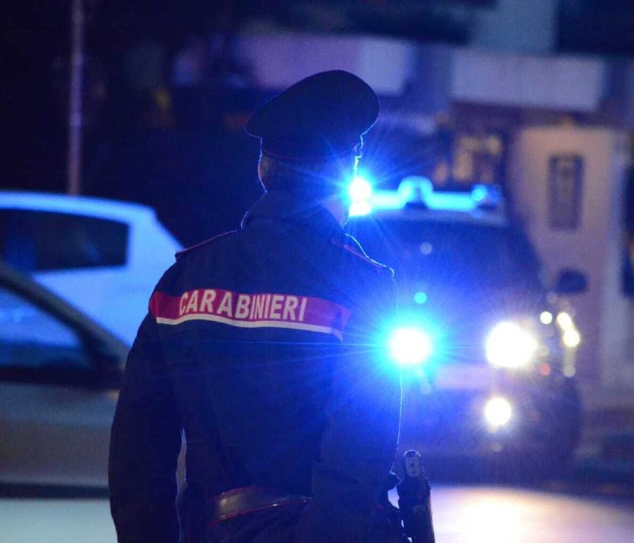 Pugnala il padre  che dormiva: 24enne in cella, l’uomo si salva