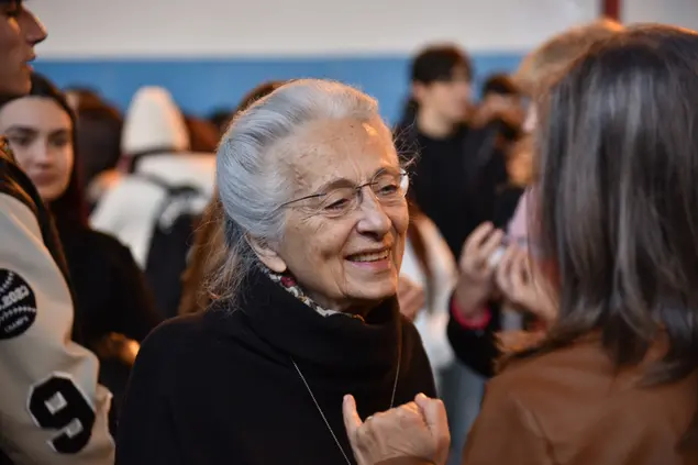 Gli studenti del liceo con Piera Levi Montalcini (foto Pittau)