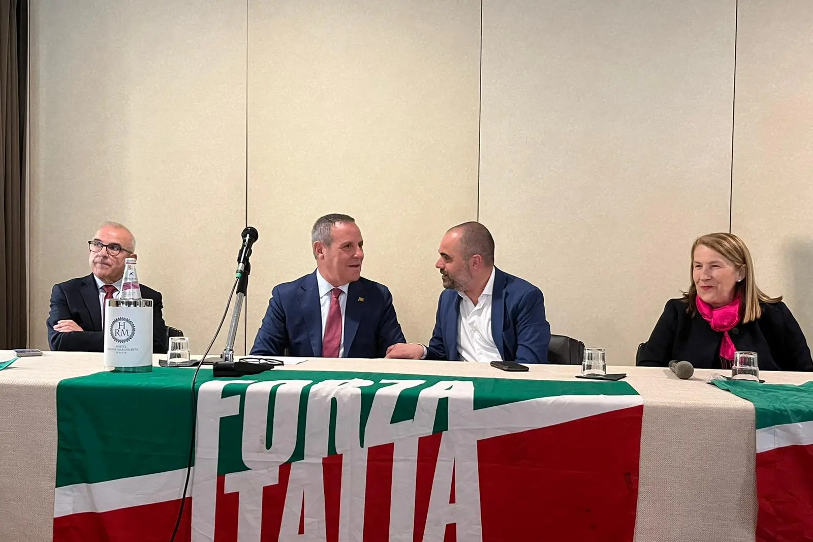 La presentazione dei candidati di Forza Italia e Riformatori alle Europee: da sinistra, Michele Cossa, Pietro Pittalis, Aldo Salaris e Maddalena Calia (foto Ungari)