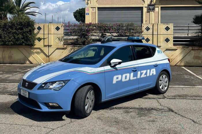 Polizia a Cagliari (foto Ansa)
