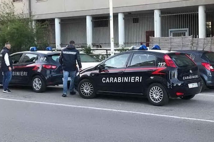 Carabinieri a Sant'Elia (Archivio L'Unione Sarda)