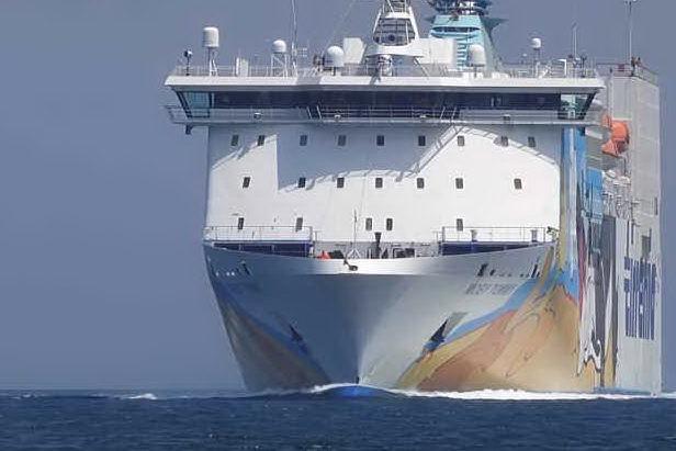 Moby, squarcio di otto metri sul traghetto che collega la Sardegna a Bonifacio
