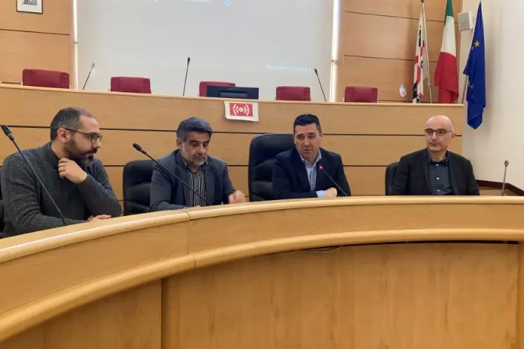 La firma dell'accordo a Porto Torres (foto M.Pala)