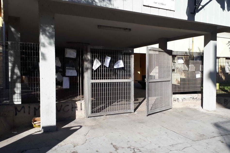 La scuola di via Turati chiusa nei giorni scorsi per la presenza di topi (foto Giorgia Daga)