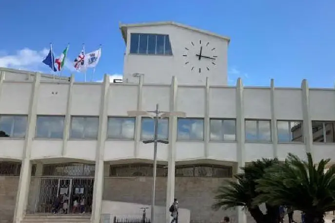 Il municipio di Porto Torres (L'Unione Sarda - Pala)