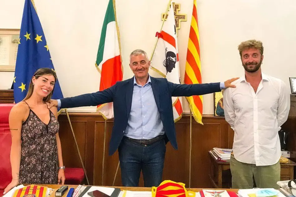 Bianca Atzei, il sindaco Mario Conoci e Stefano Corti (foto Facebook - Conoci)