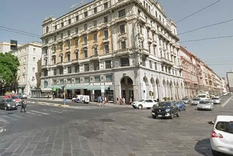 Via Roma, angolo largo Carlo Felice (Google)