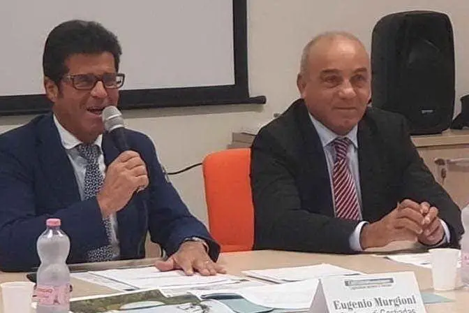 Un momento del convegno. Da sinistra: Eugenio Murgioni e Gianni Chessa (foto L'Unione Sarda - Serreli)