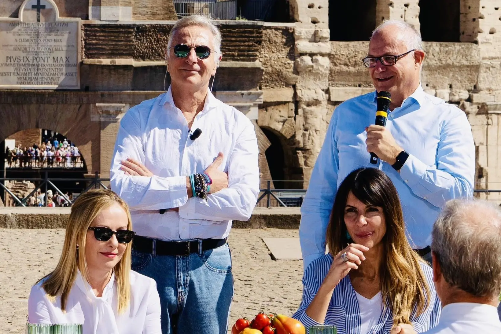 Un'immagine del pranzo al Colosseo