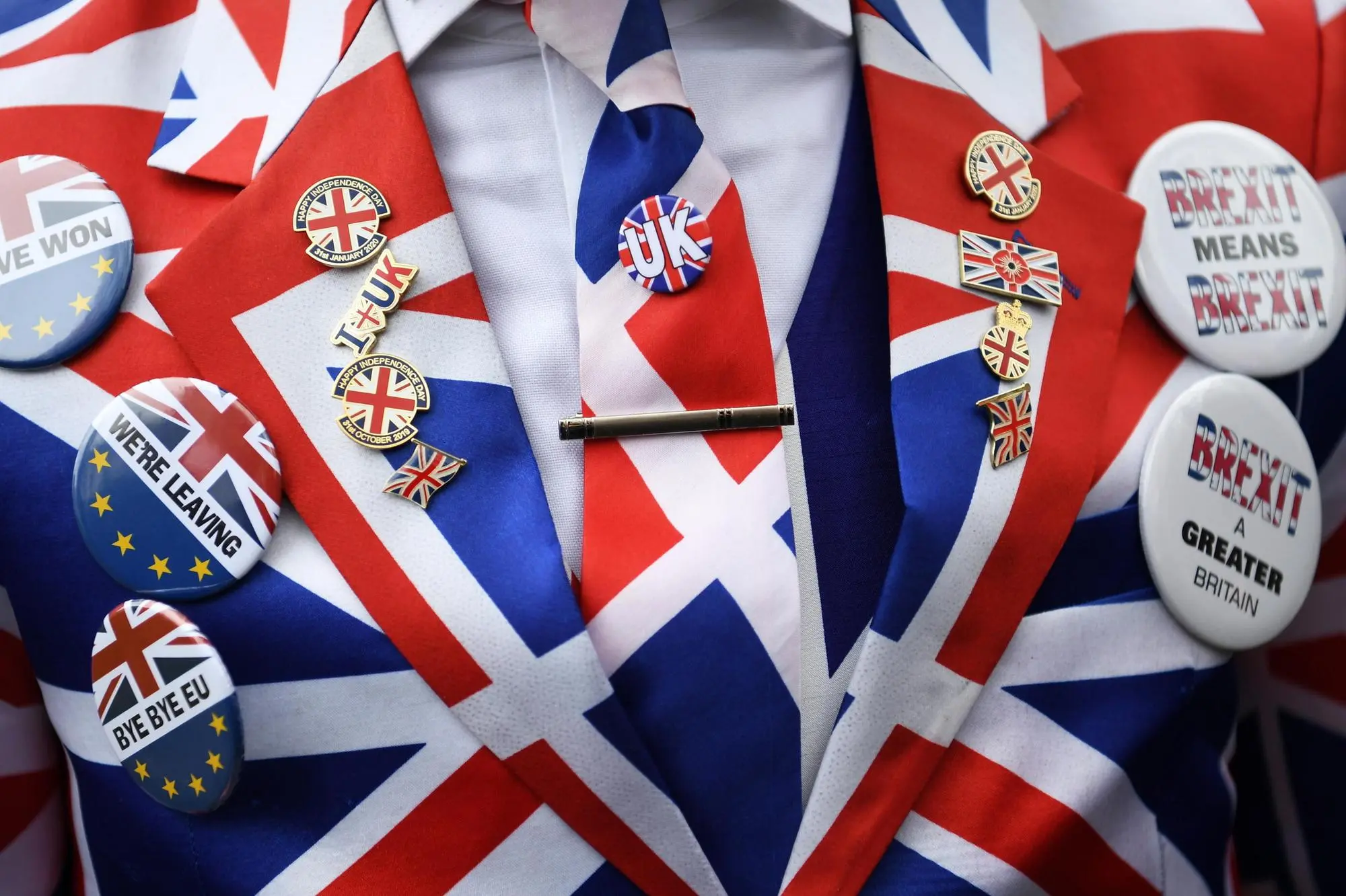 Il curioso outfit propagandista di un sostenitore della Brexit (Epa)