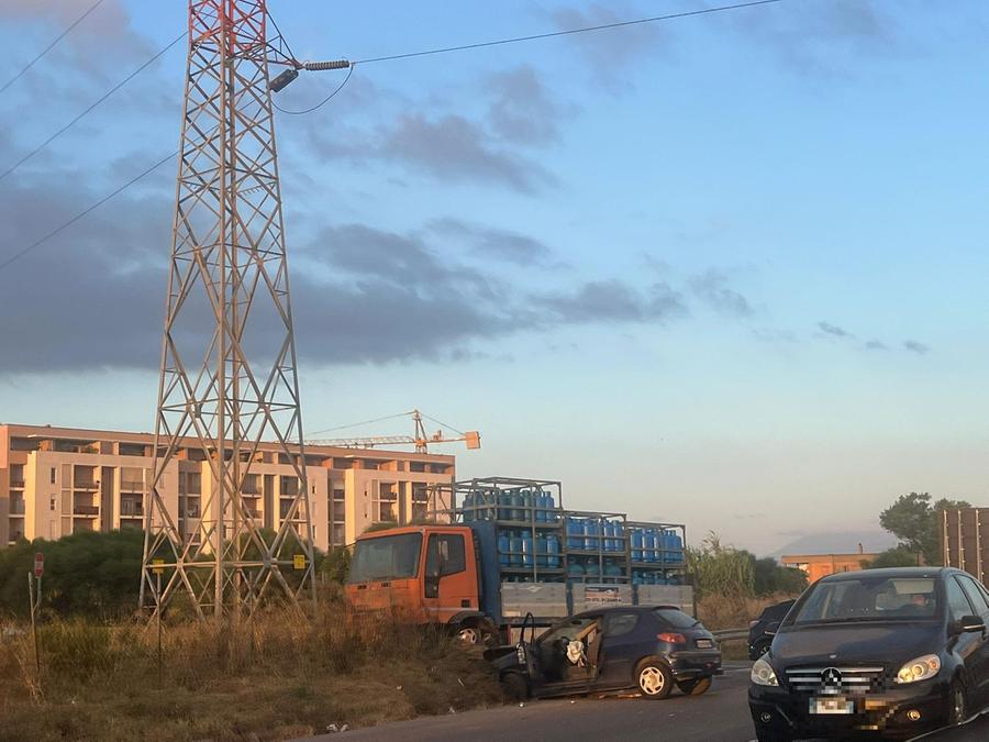 Incidente sulla statale 554 all’altezza dello svincolo per Is Corrias: traffico rallentato