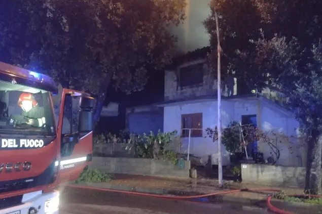 Incendio a Siamanna (foto Pinna)