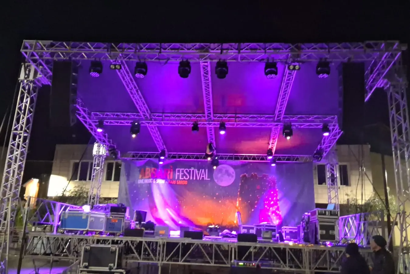 Il palco in piazza Repubblica