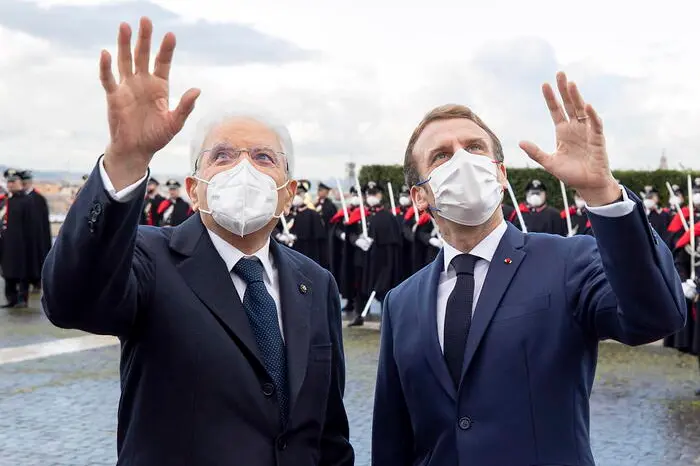 Il Presidente della Repubblica Sergio Mattarella e il capo di Stato francese Emmanuel Macron (foto Ansa)