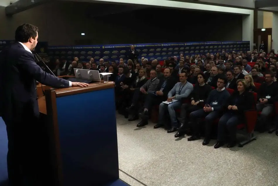 Matteo Salvini parla alla scuola di formazione politica della Lega (Ansa)