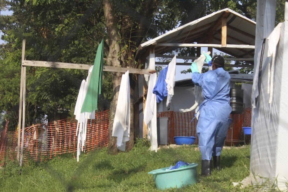 Misure sanitarie per contrastare l'ebola (Ansa)