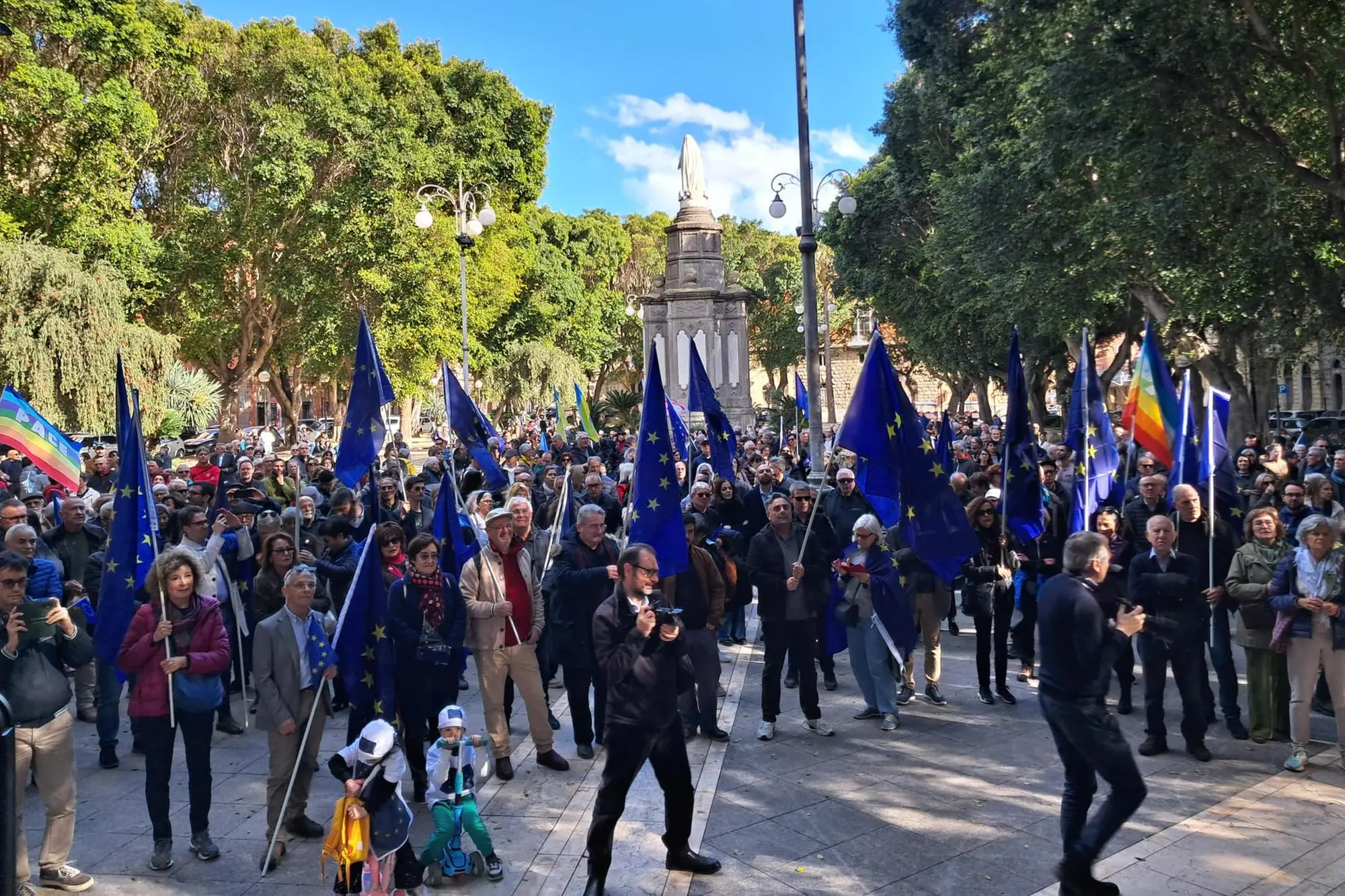 La manifestazione "Una piazza per l'Europa" a Cagliari (foto Carta)