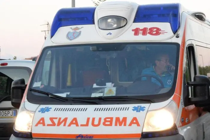 Un'ambulanza (Ansa)