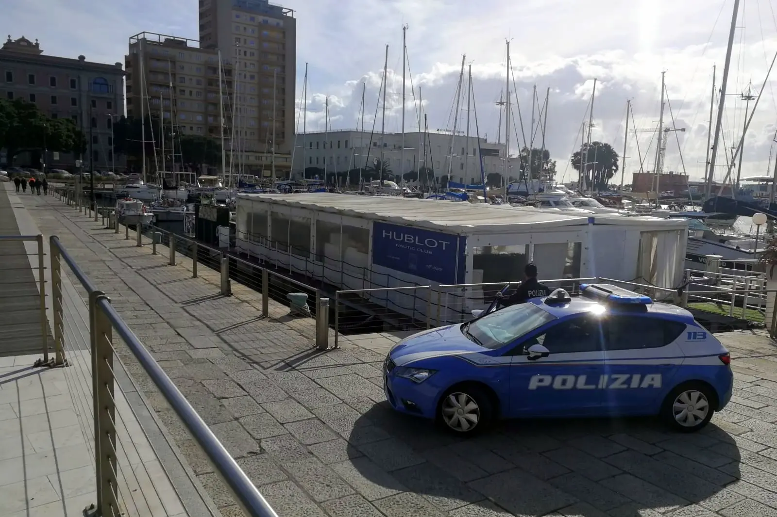 Polizia al porto di Cagliari